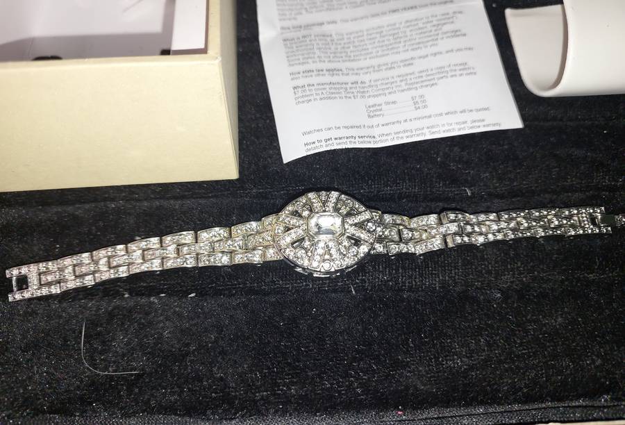 A LADIES CHARTER CLUB WATCH SERIAL NUMBER 19370 130 SOLD AS IS NOT TESTED
