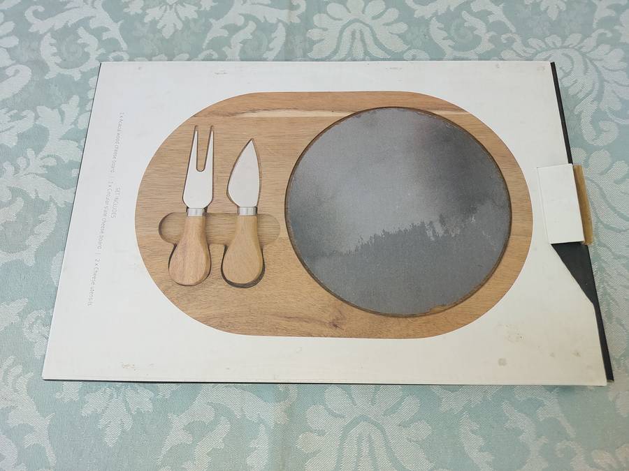 AN ART DECOR SLATE CHEESE BOARD SOLD AS IS