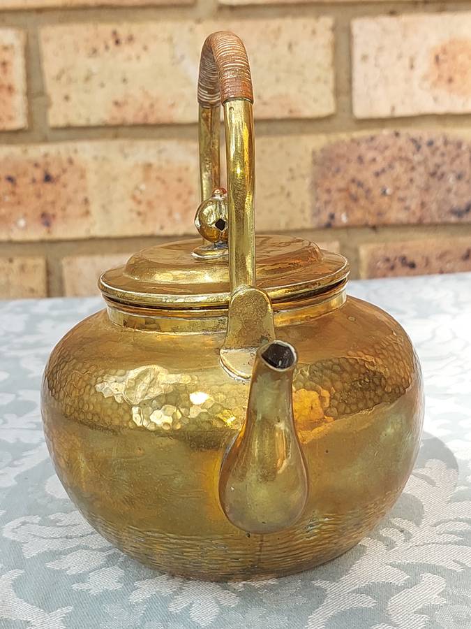 A VINTAGE BRASS TEAPOT SOLD AS IS