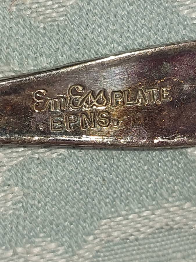 A VINTAGE SET OIF 6 EMESS PLATE EPNS TEASPOONS SOLD AS IS