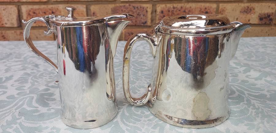 A COLLECTION OF VINTAGE SOUTH AFRICAN RAILWAY UTENSILS SOLD AS IS