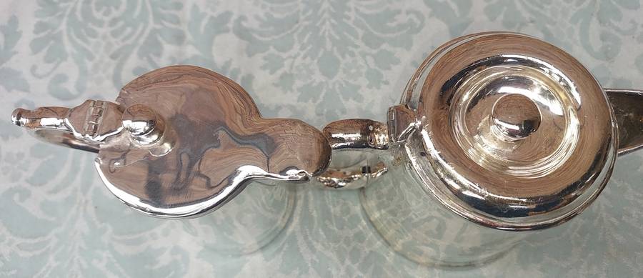 A COLLECTION OF VINTAGE SOUTH AFRICAN RAILWAY UTENSILS SOLD AS IS