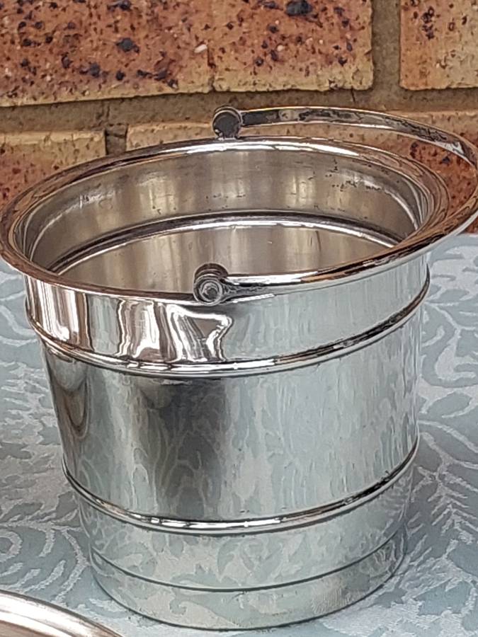 A COLLECTION OF VINTAGE SOUTH AFRICAN RAILWAY UTENSILS SOLD AS IS
