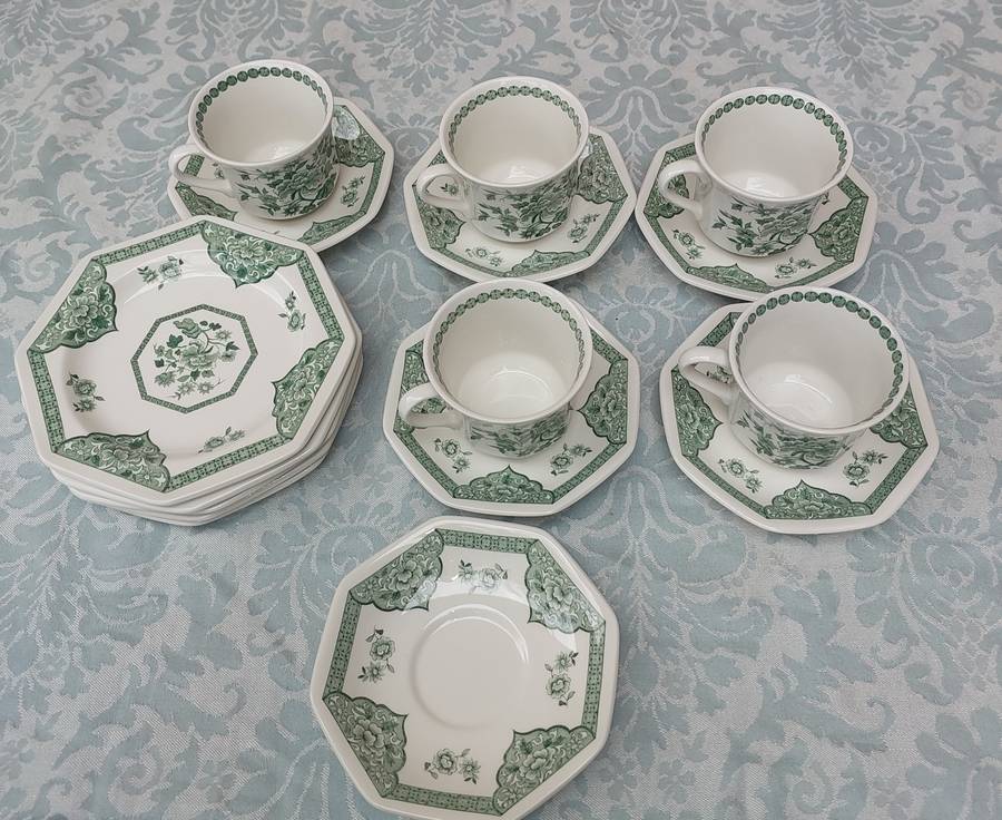 Royal Staffordshire Old Pekin Ironstone J&G Meakin Cups and  Saucers and a plate  Green White sold