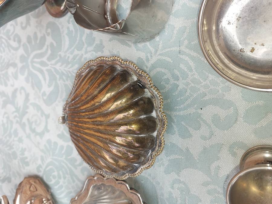 A VINTAGE JOBLOT KITCHENALIA UTENSILS SOLD AS IS