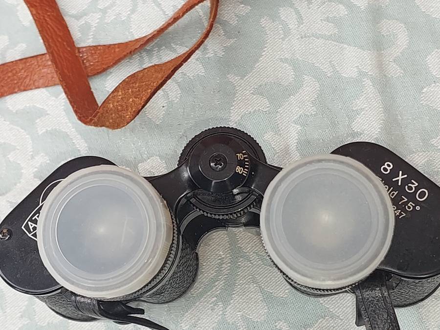 A VINTAGE ATLAS 8X30MM BINOCULARS SOLD AS IS