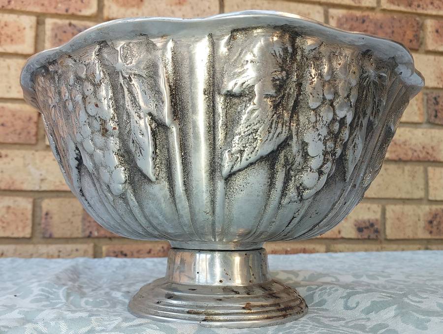 AN ORNATE ART DECOR ROUND FOOTED FRUIT BOWL PEWTER SOLD AS IS