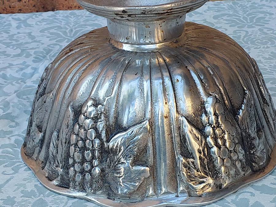 AN ORNATE ART DECOR ROUND FOOTED FRUIT BOWL PEWTER SOLD AS IS