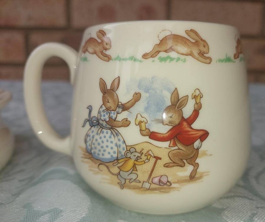 Vintage Royal Doulton Bunnykins Baby Child Plate Dish playing rabbits  6''