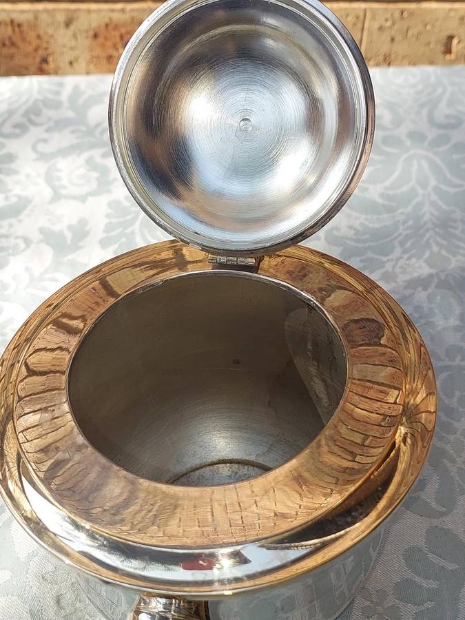 A VINTAGE TEAPOT SILVER PLATED SOLD AS IS