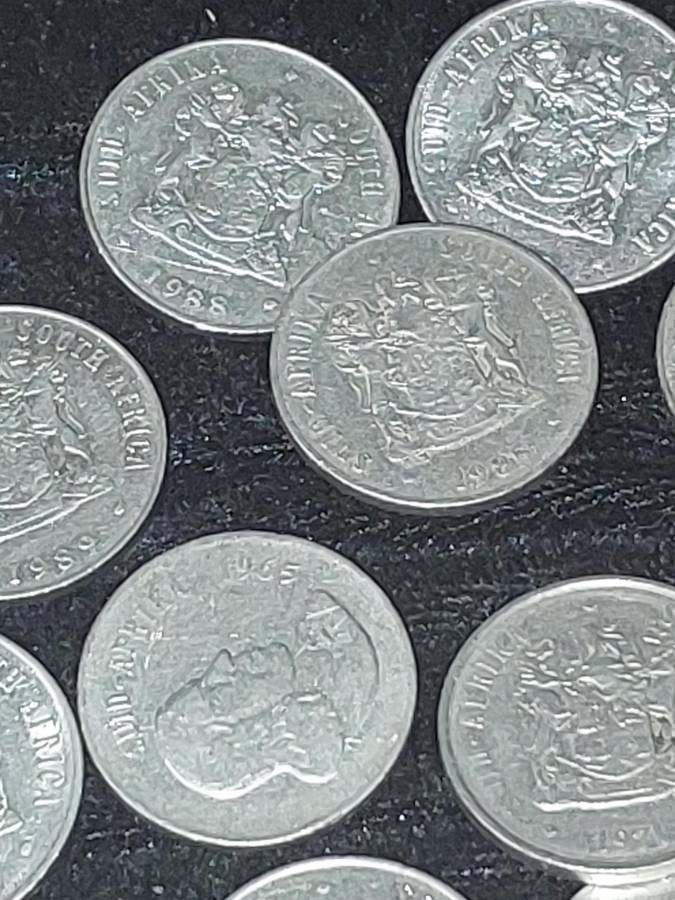 A VINTAGE COLLECTION OF(101) 20 CENT SOUTH AFRICAN COINS  SOLD AS IS