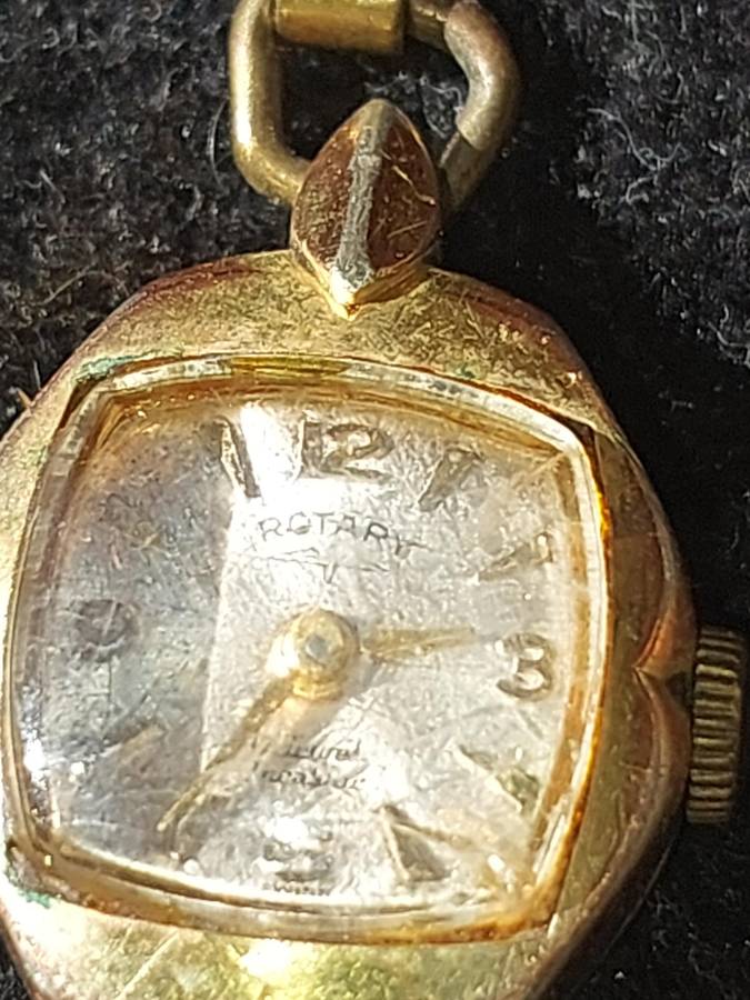 A DISCERNING LADY'S WATCH COLLECTION SOLD AS IS NOT TESTED