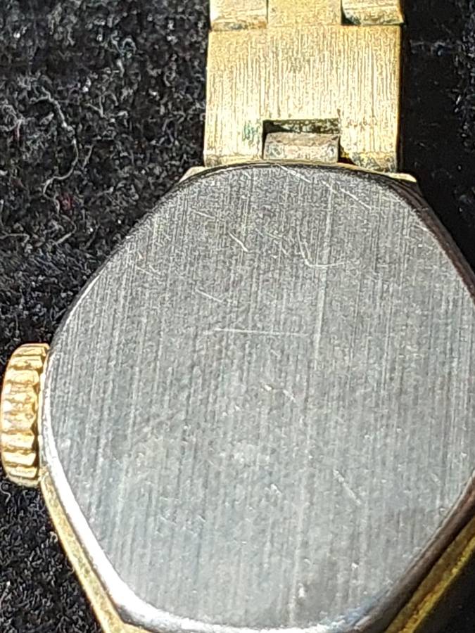 A DISCERNING LADY'S WATCH COLLECTION SOLD AS IS NOT TESTED