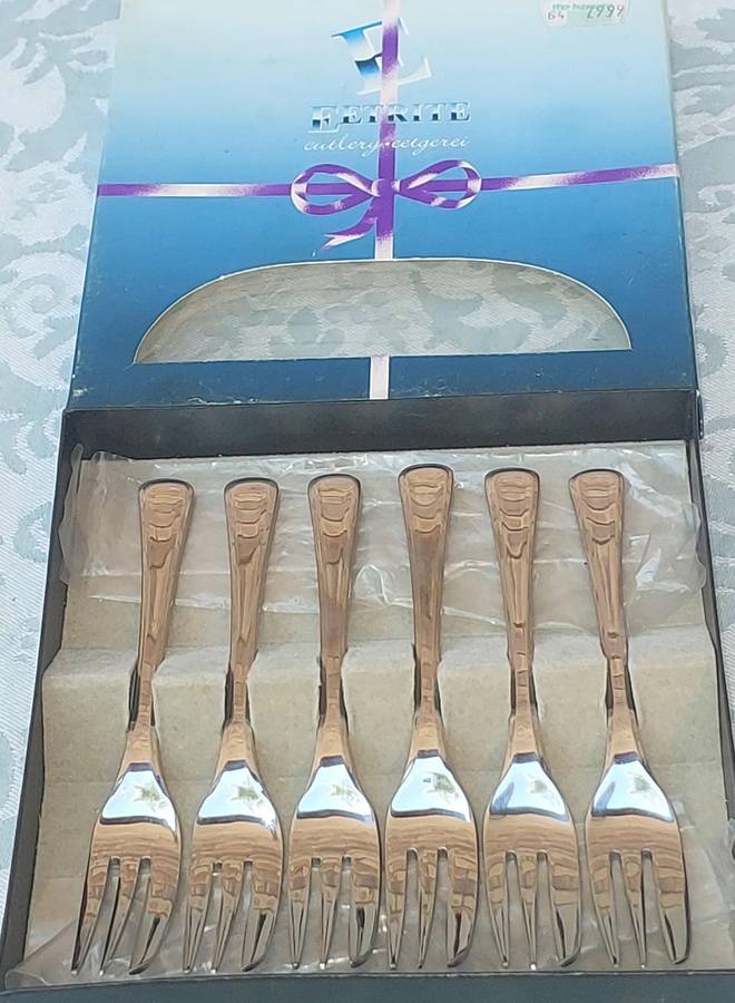 A SET OF EETRITE PASTRY FORKS STAINLESS STEEL SOLD AS IS