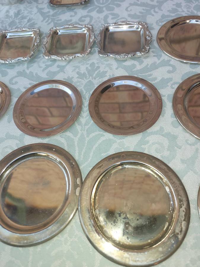 A VINTAGE COLLECTION SILVER PLATED CANOP'E SERVING DISHES SOLD AS IS