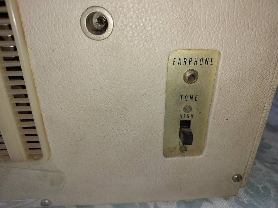 An antique telstar fm radio sold as is not tested