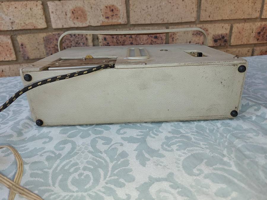 An antique telstar fm radio sold as is not tested