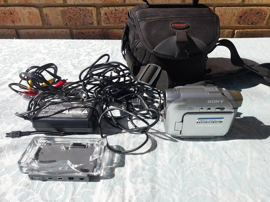 A SONY MODEL DCR-HC32E DIGITAL VIDEO CAMERA RECORDER IN WORKING ORDER WITH ALL CABLES , BATTERY AND