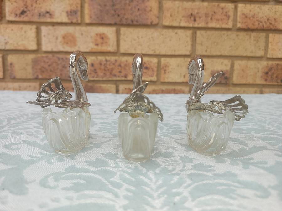 A set of 3 Swan Salt Cellars with out  Spoons Silver Plate vintage sold as is