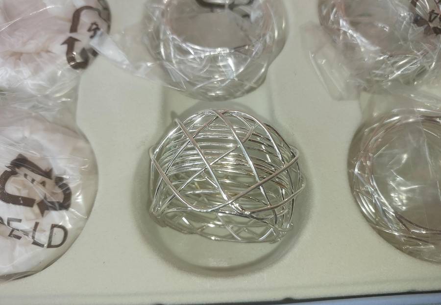 A NEWBRIDGE SILVER WARE SET OF 6 NAPKIN RINGS SOLD AS IS