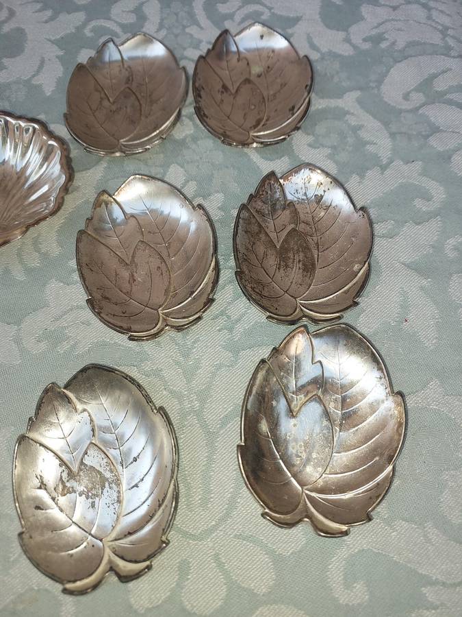 A VINTAGE COLLECTION CANOP'E  DISHES SIOVER PLATED SOLD AS IS