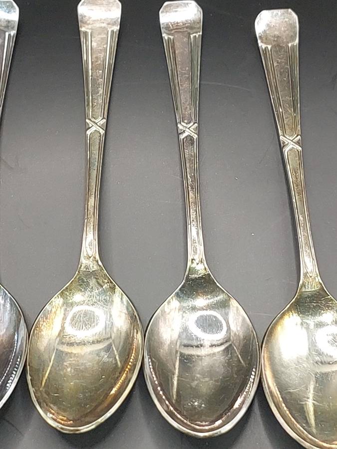 A VINTAGE SET OF 5 EPNS TEASPOONS SOLD AS IS