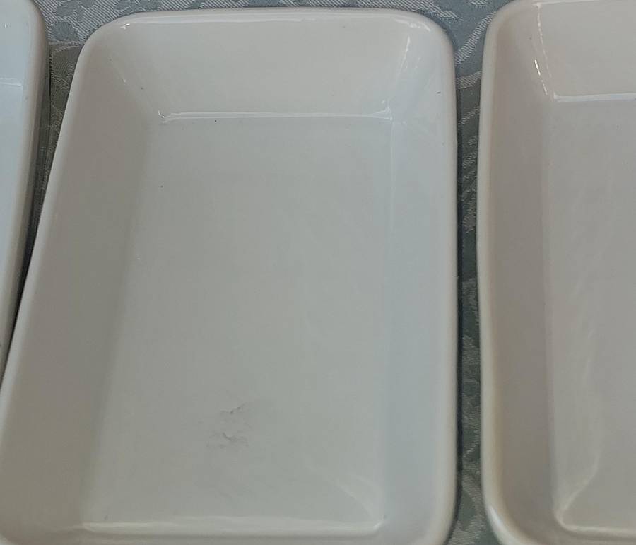 A COLLECTION OF 4 LAZANIA PORCELAIN BOWLS SOLD AS IS