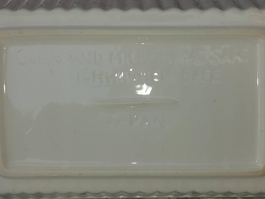 A COLLECTION OF 4 LAZANIA PORCELAIN BOWLS SOLD AS IS