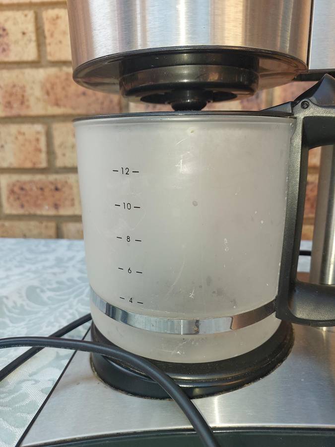 A RUSSEL HOBBS COFFEE MAKER IN WORKING CONDITION SOLD AS IS