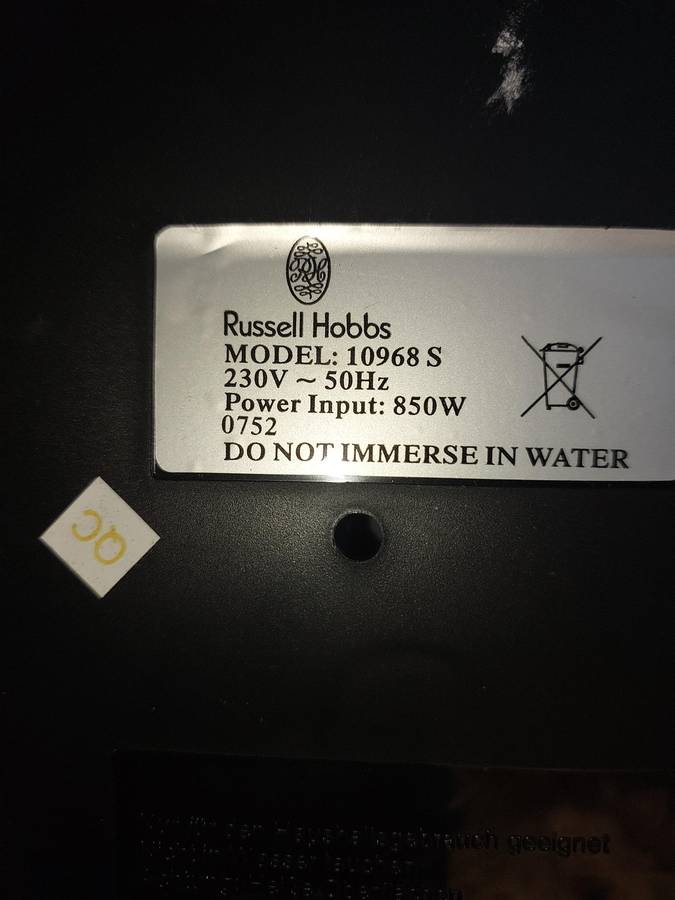 A RUSSEL HOBBS COFFEE MAKER IN WORKING CONDITION SOLD AS IS