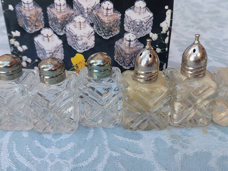 A SET OF 8 SALT AND PEPPER SHAKERS SOLD AS IS