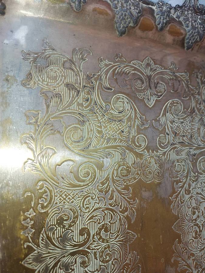 A VINTAGE RECTANGULAR SERANGO PLATE SERVING TRAY WITH A GRAPEVINE DESIGN SOLD AS IS