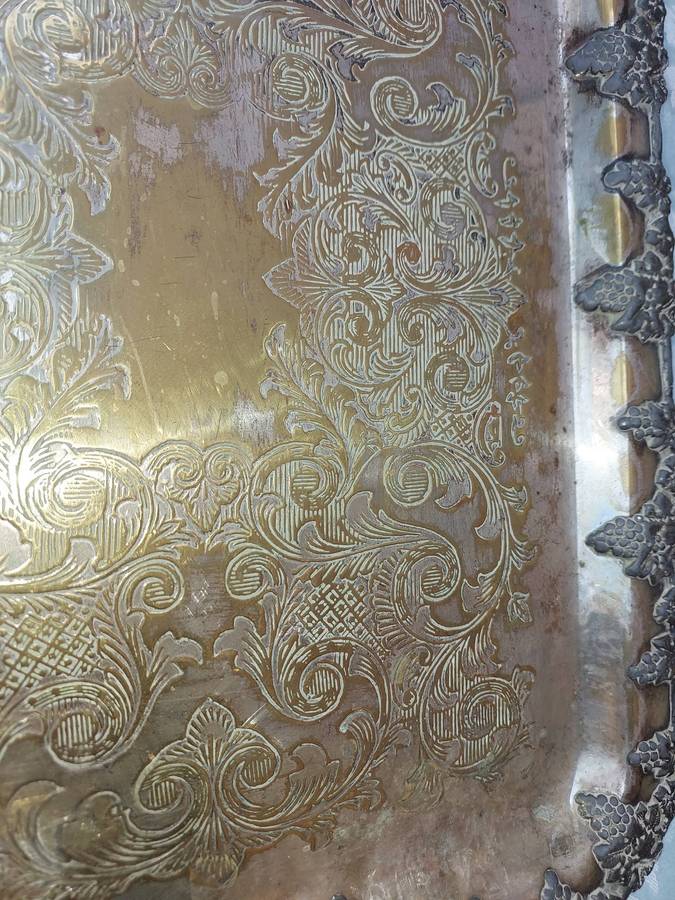 A VINTAGE RECTANGULAR SERANGO PLATE SERVING TRAY WITH A GRAPEVINE DESIGN SOLD AS IS