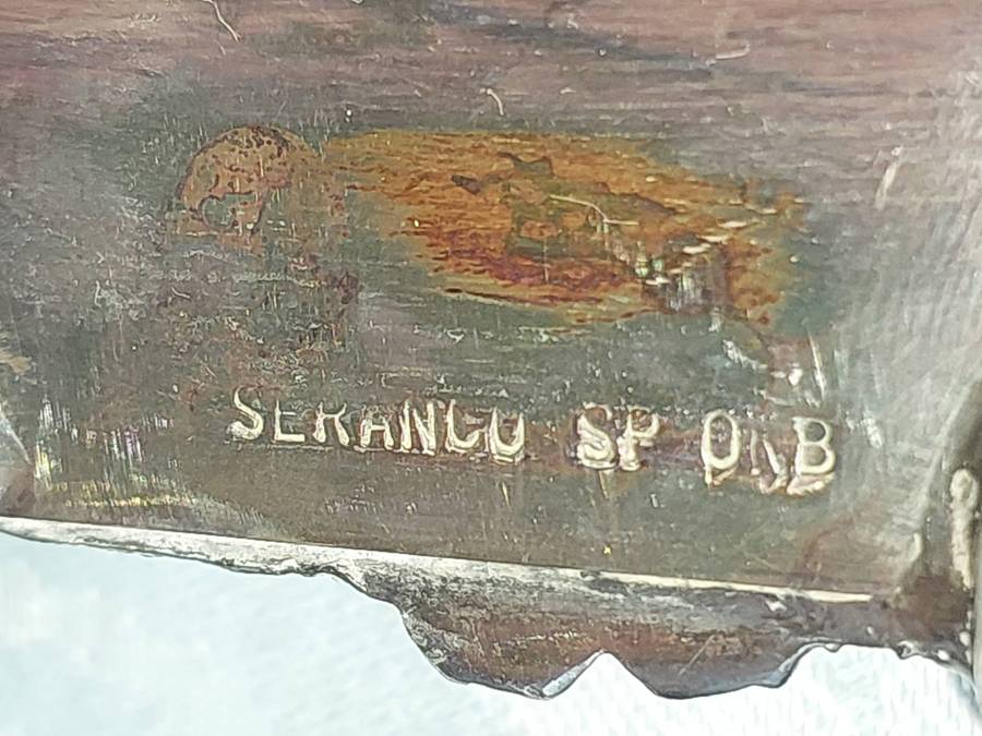 A VINTAGE RECTANGULAR SERANGO PLATE SERVING TRAY WITH A GRAPEVINE DESIGN SOLD AS IS