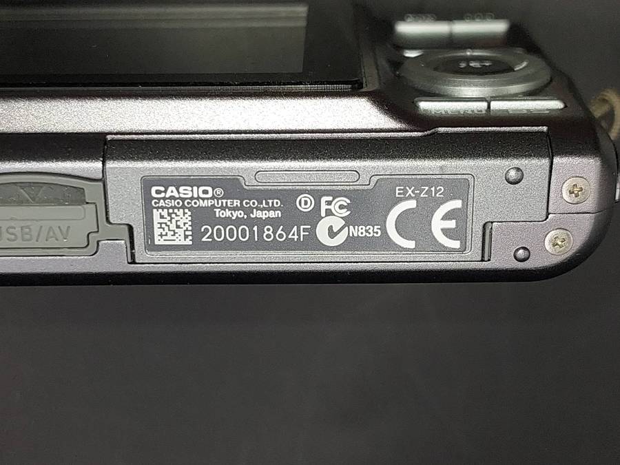 A WORKING CASIO EX-Z12 POCKET CAMERA WITH A BATTERY AND SD CARD, AND A BAG, SOLD AS IS