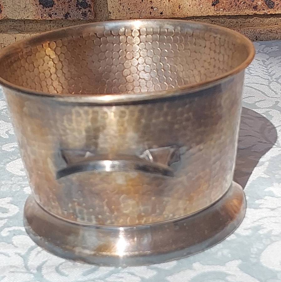 A VINTAGE ICE BUCKET SOLD AS IS