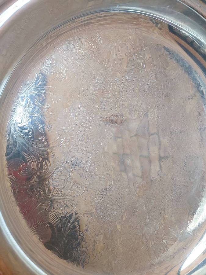A VINTAGE ROUND EDWARDIAN SERVING TRAY SILVER PLATED SOLD AS IS