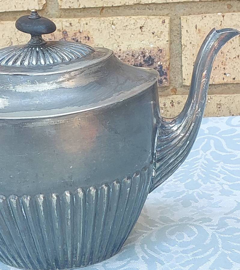 AN ANTIQUE TEAPOT EDWARDIAN SOLD AS IS