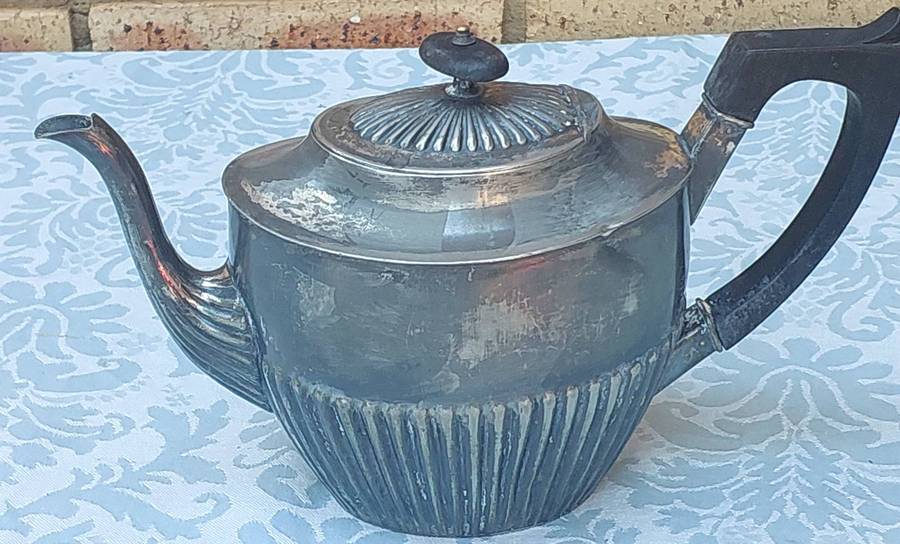 AN ANTIQUE TEAPOT EDWARDIAN SOLD AS IS