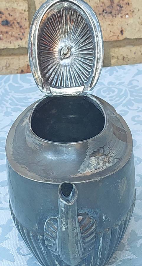 AN ANTIQUE TEAPOT EDWARDIAN SOLD AS IS