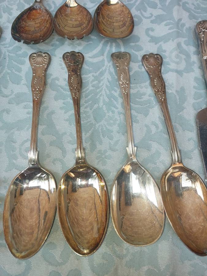 A VINTAGE JOBLOT CUTLERY SOLD AS IS