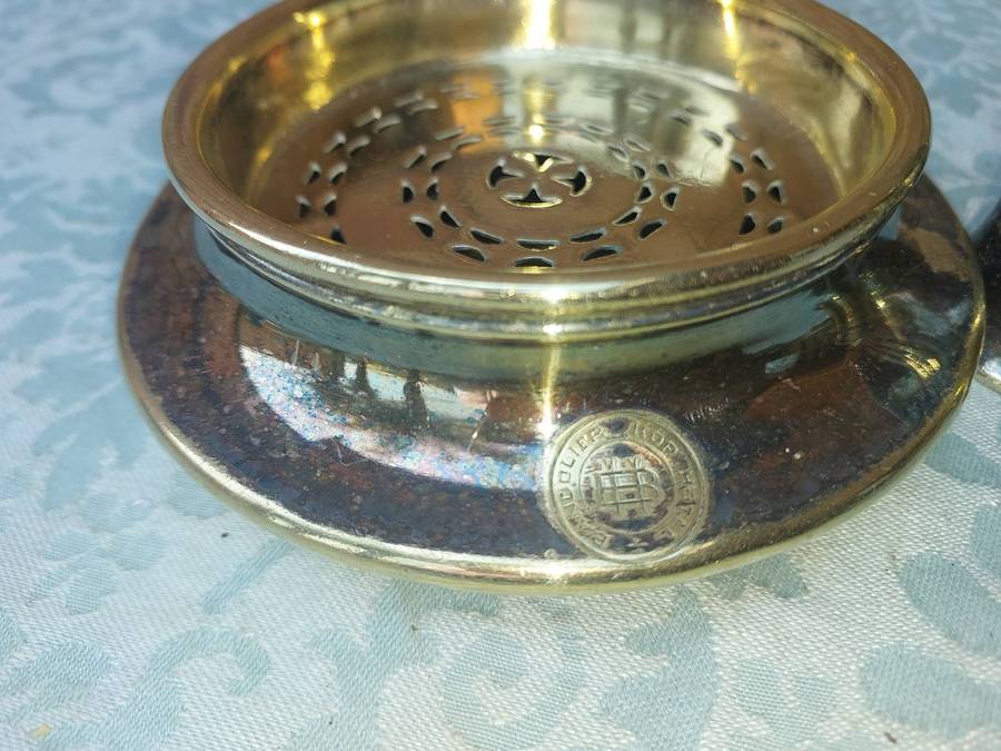 A VINTAGE COLLECTION SILVER PLATED UTENSIKS FROM BANDOLIERS KOP HOTEL SOLD AS IS