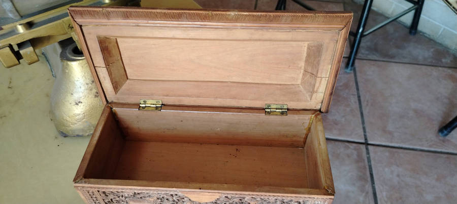  Vintage Hand-Carved Wooden Keepsake Box  Exquisite Artisan Craftsmanship