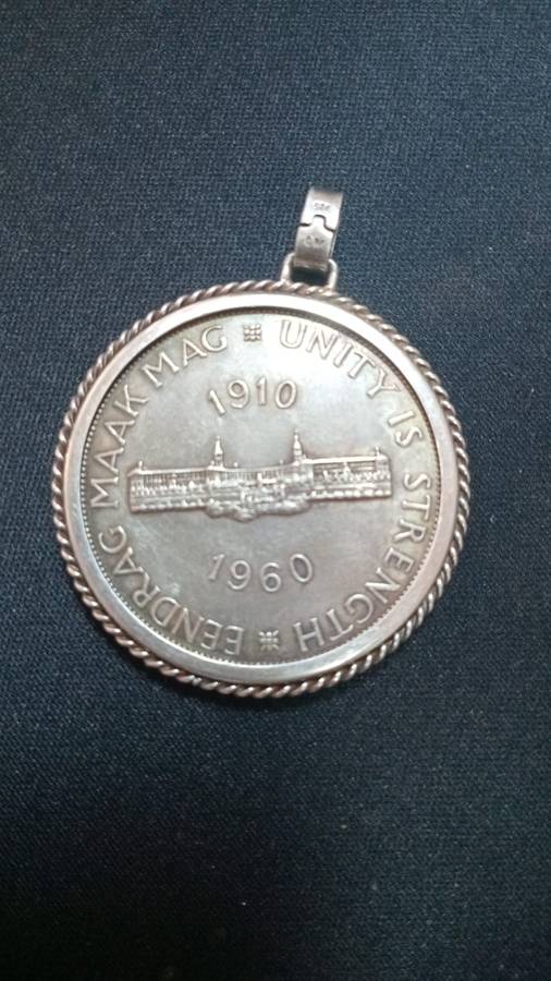 5 SHILLING COIN/PENDENT FROM 1960