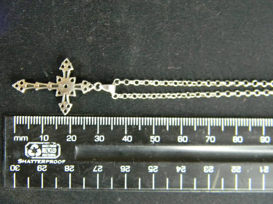 SILVER NECKLACE WITH CROSS