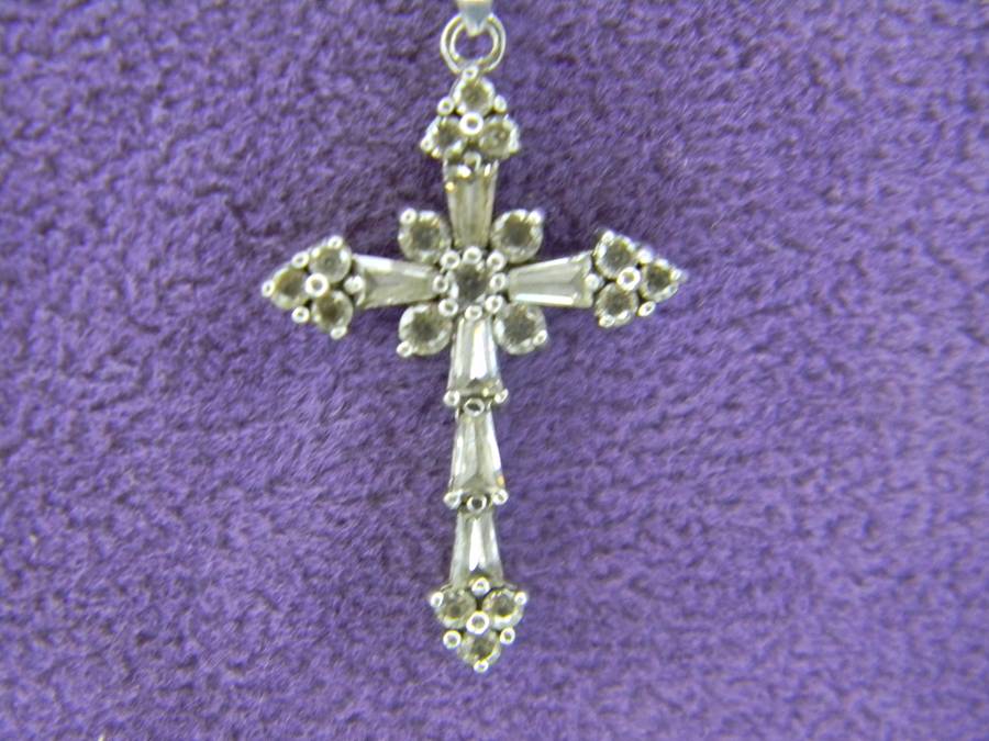 SILVER NECKLACE WITH CROSS