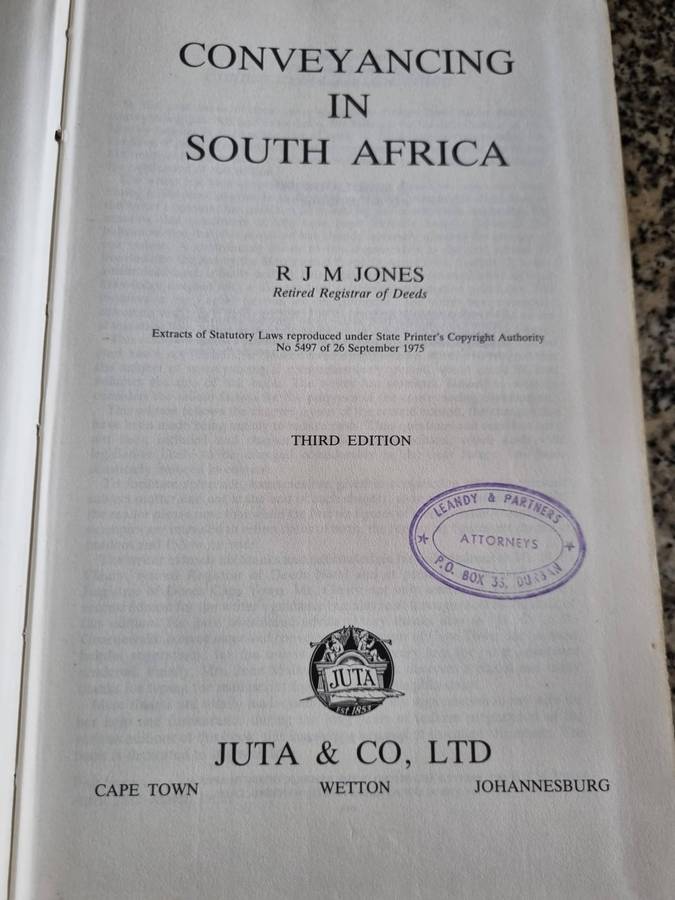 CONVEYANCING IN SOUTH AFRICA R J M JONES Third Edition ( Law )