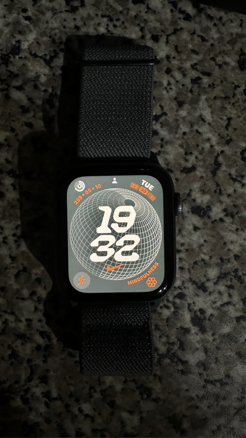 Apple watch series 4 44mm nike