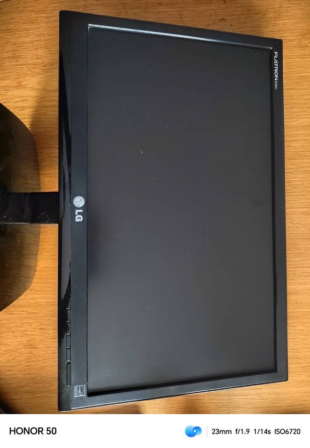 20" LG Flatron E2041 (E2041S-bn) LED Display Monitor