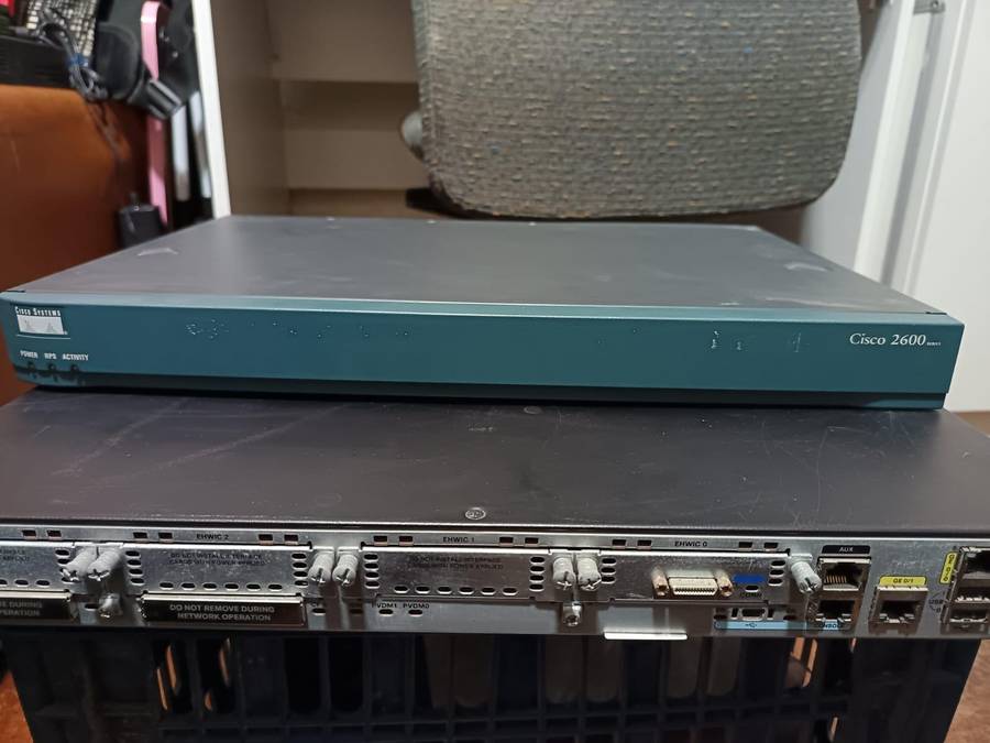 CISCO 2600 SERIES  Network Switch